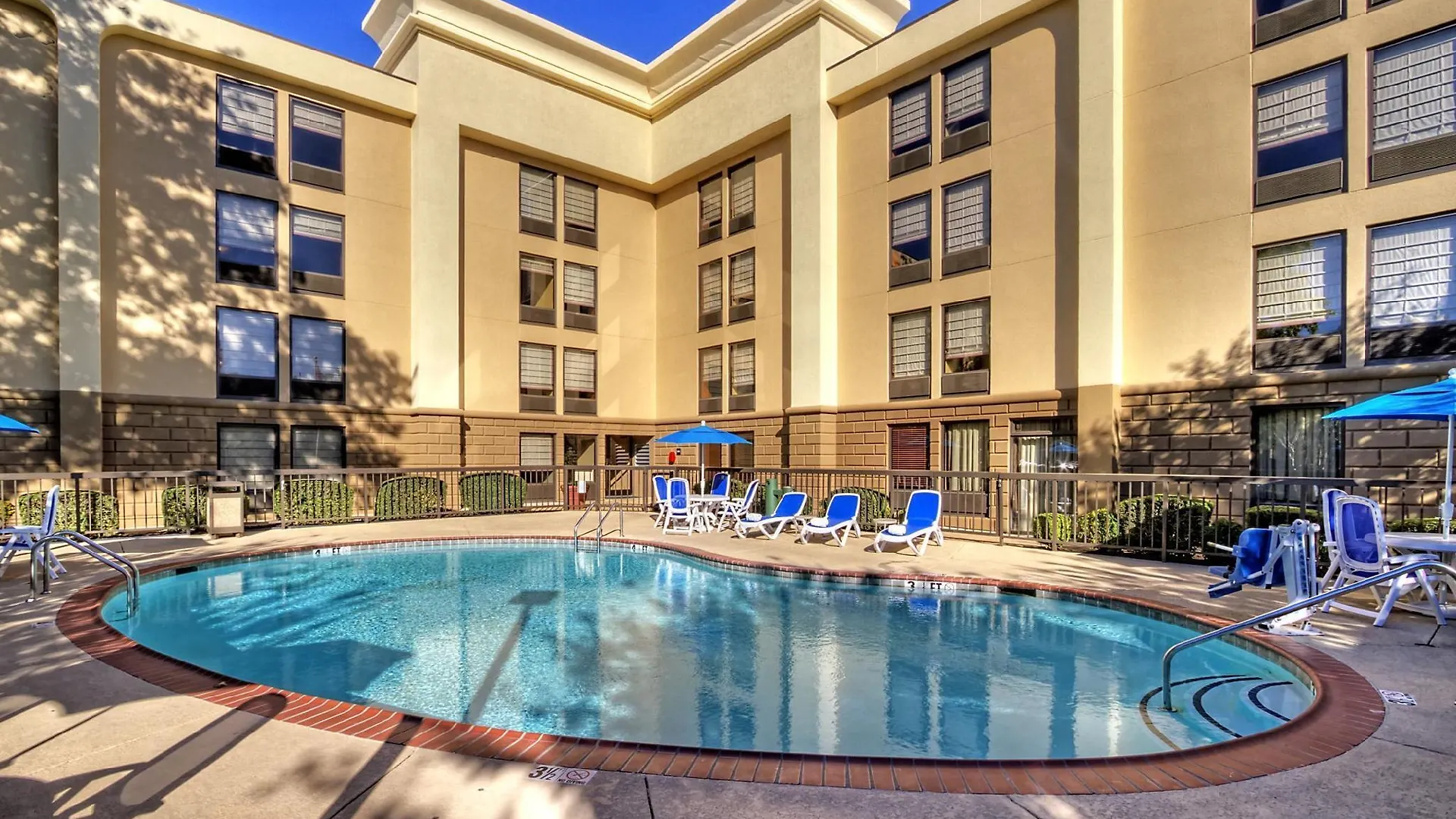 Hampton Inn Memphis-Poplar 3*, Memphis