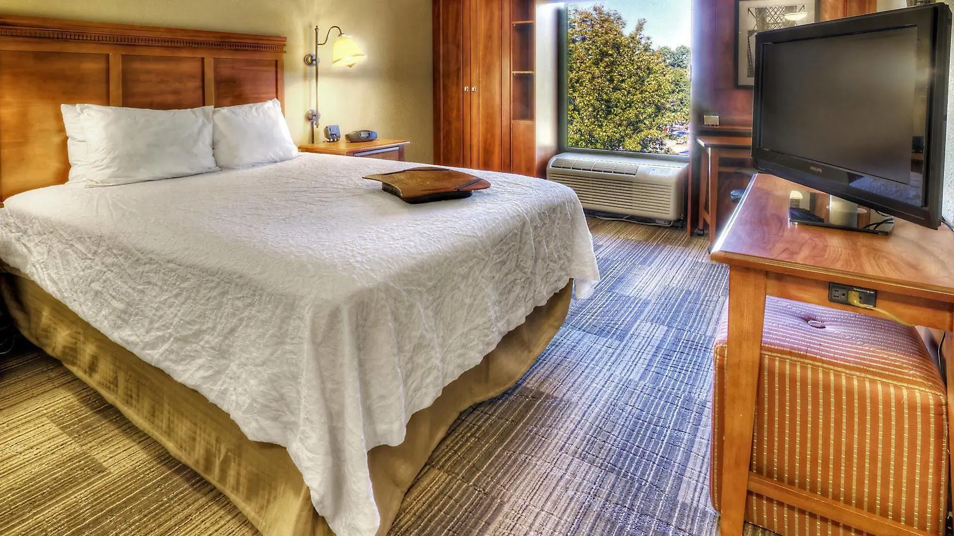Hampton Inn Memphis-Poplar 3*, Memphis