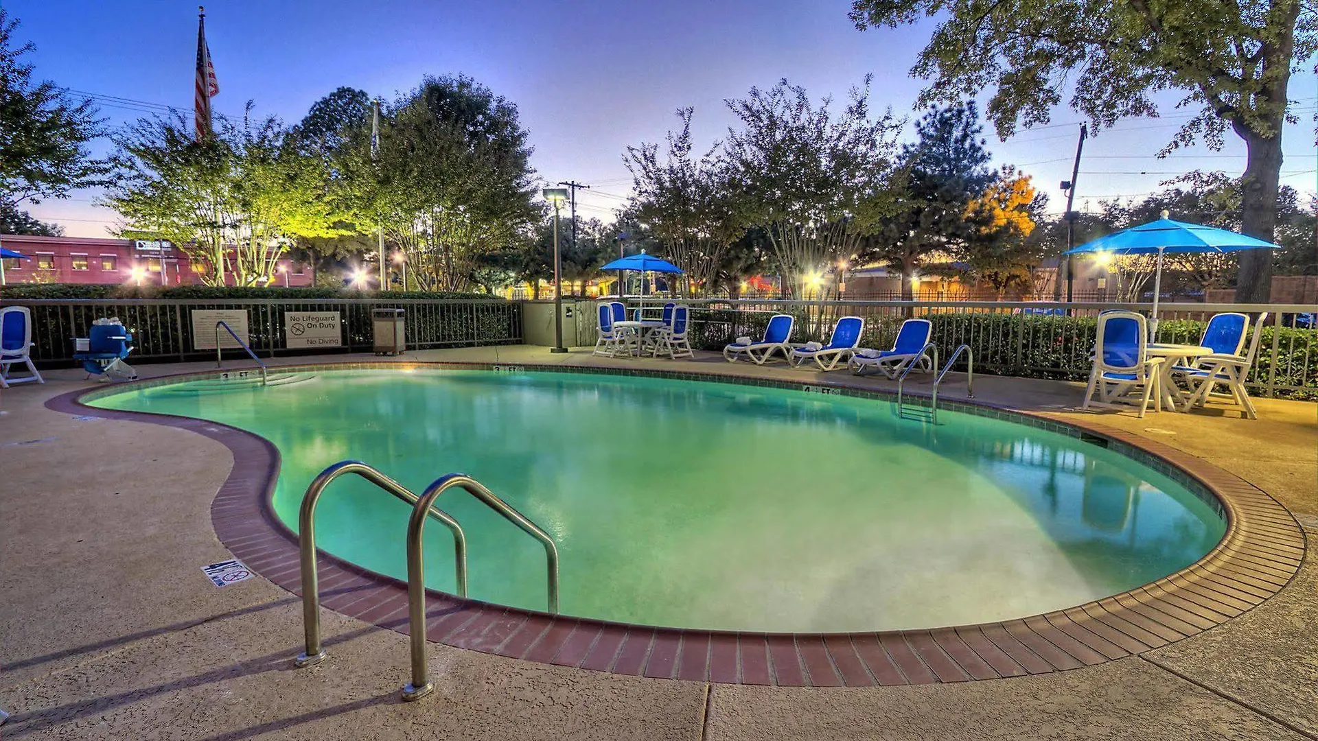 Hampton Inn Memphis-Poplar Hotel
