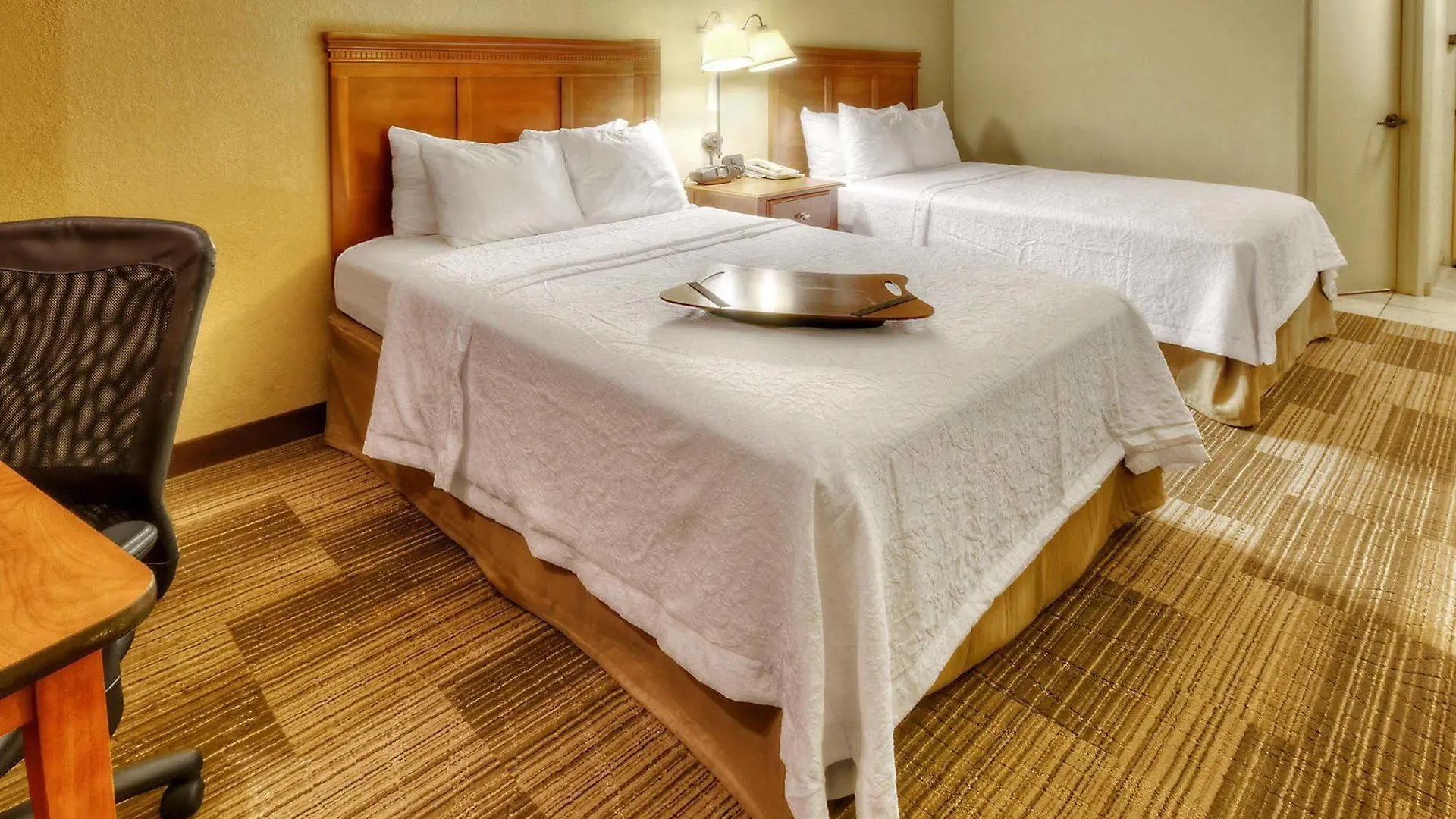 Hampton Inn Memphis-Poplar Hotel