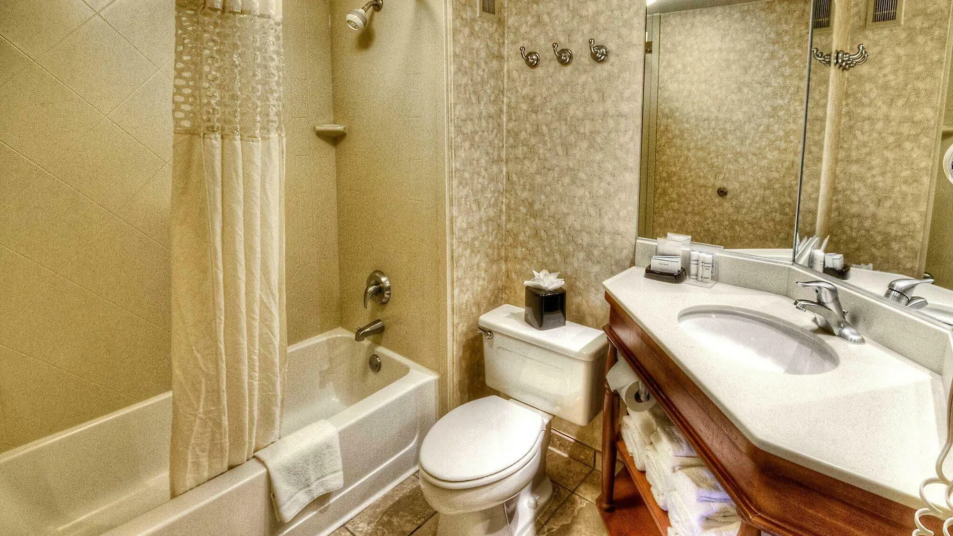 Hampton Inn Memphis-Poplar 3*, Memphis United States